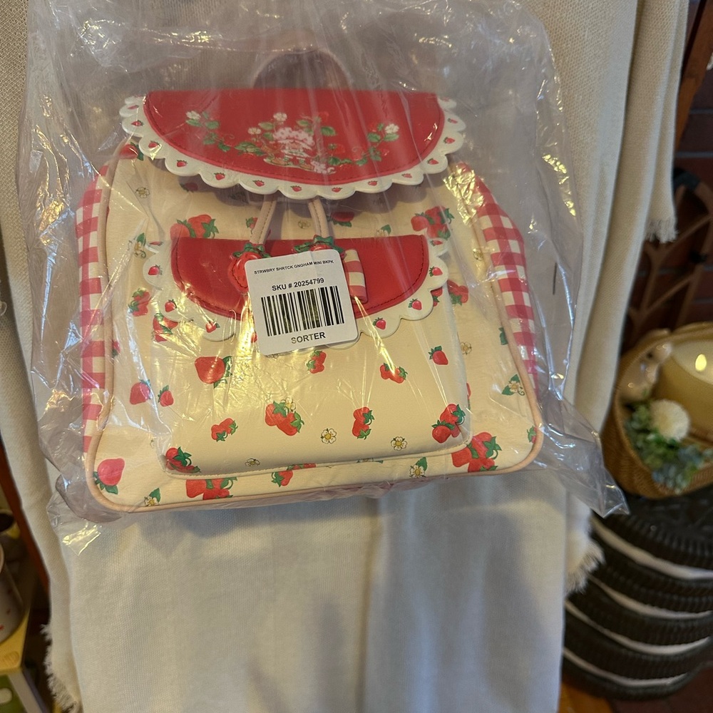 Strawberry Shortcake Drawstring Backpack
NWT - Picture 6 of 6